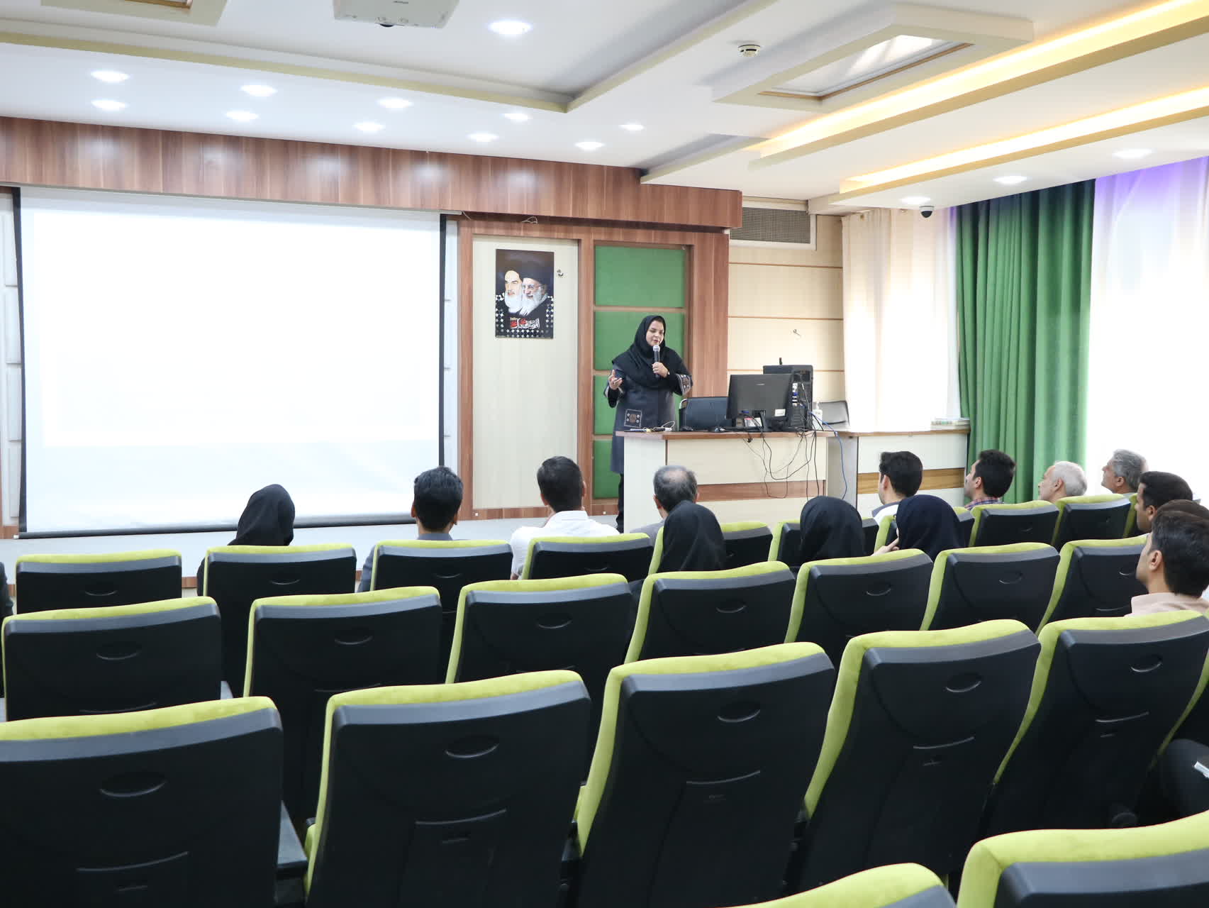 برگزاری نشست تخصصی تعرفه‌گذاری خدمات پرستاری با حضور رئیس گروه بهره‌وری و تعرفه‌گذاری پرستاری وزارت بهداشت در دانشگاه